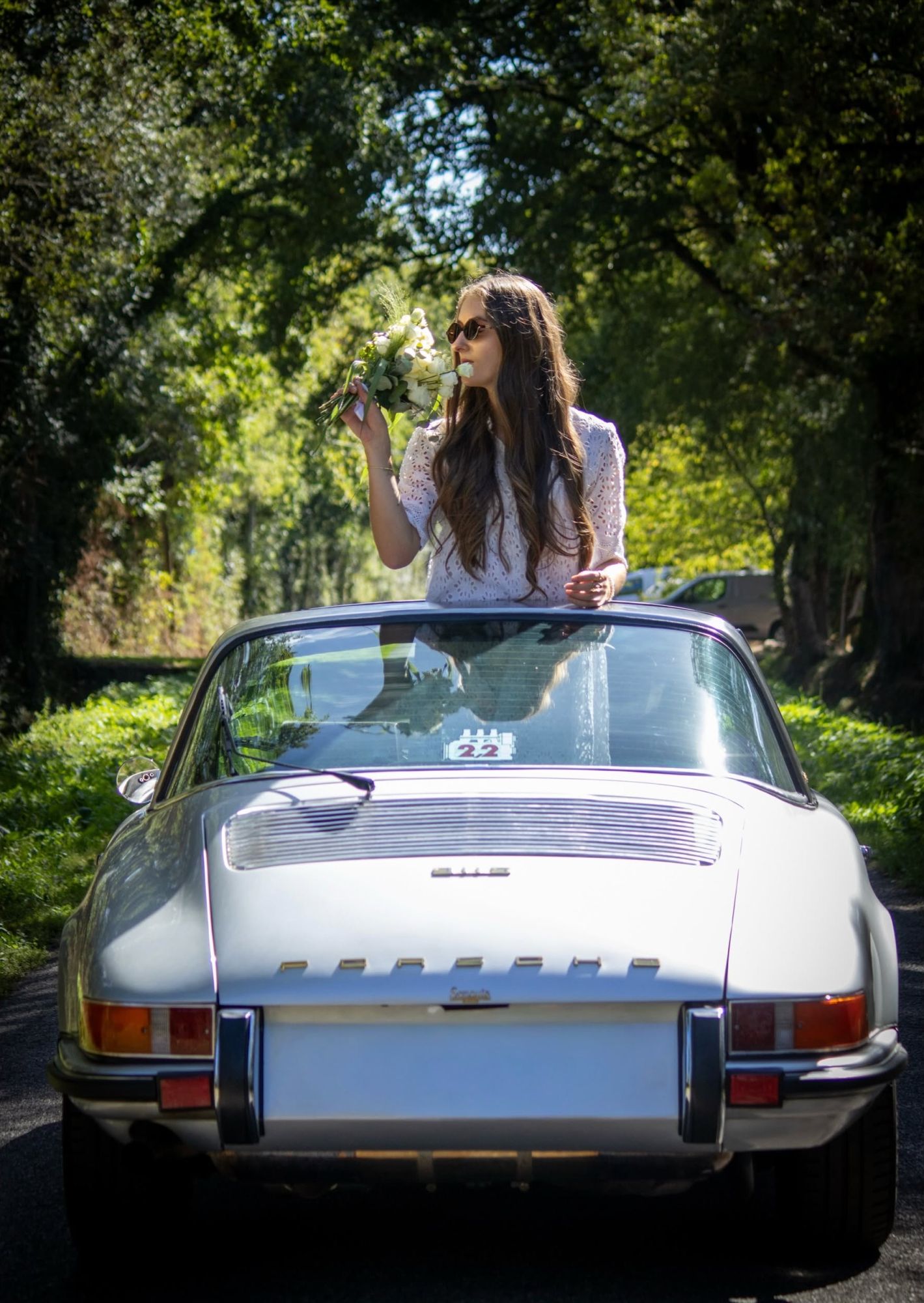 Séance couple en Porsche 911 – Mariage – Chemins de campagne – photographie Neil COCANDEAU